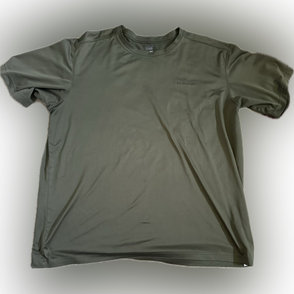 Men’s Columbia shirt